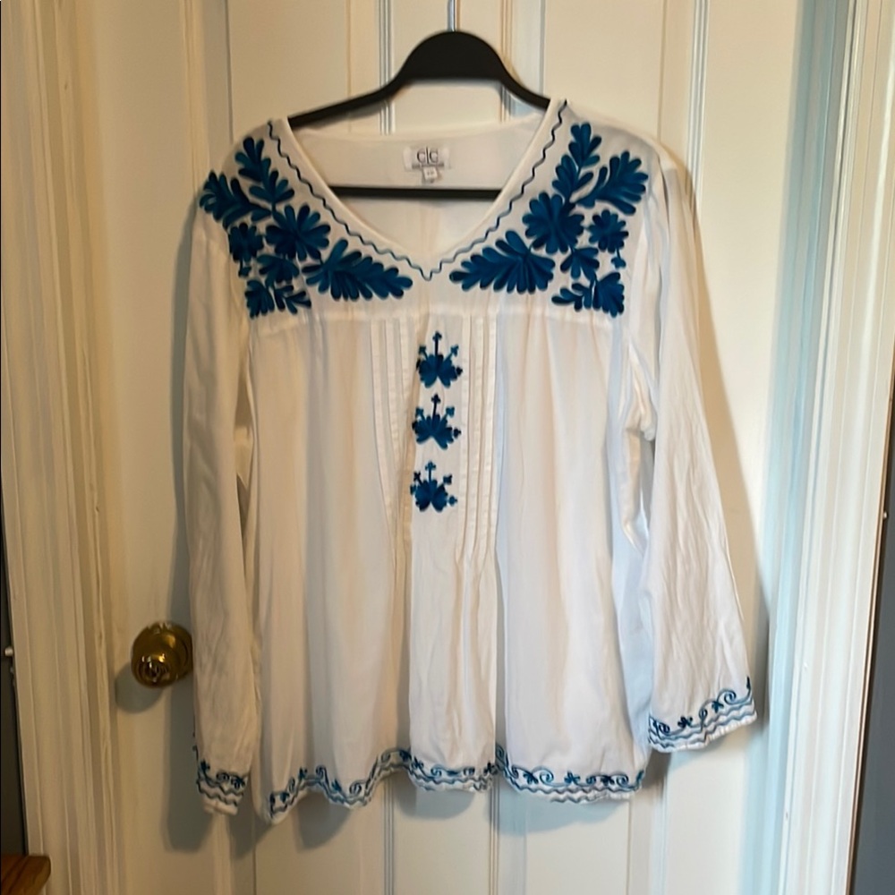Women's White & Blue Embroidered Top, 100% Cotton P2p 24" Length 26.5" SIZE 2X - Picture 5 of 5